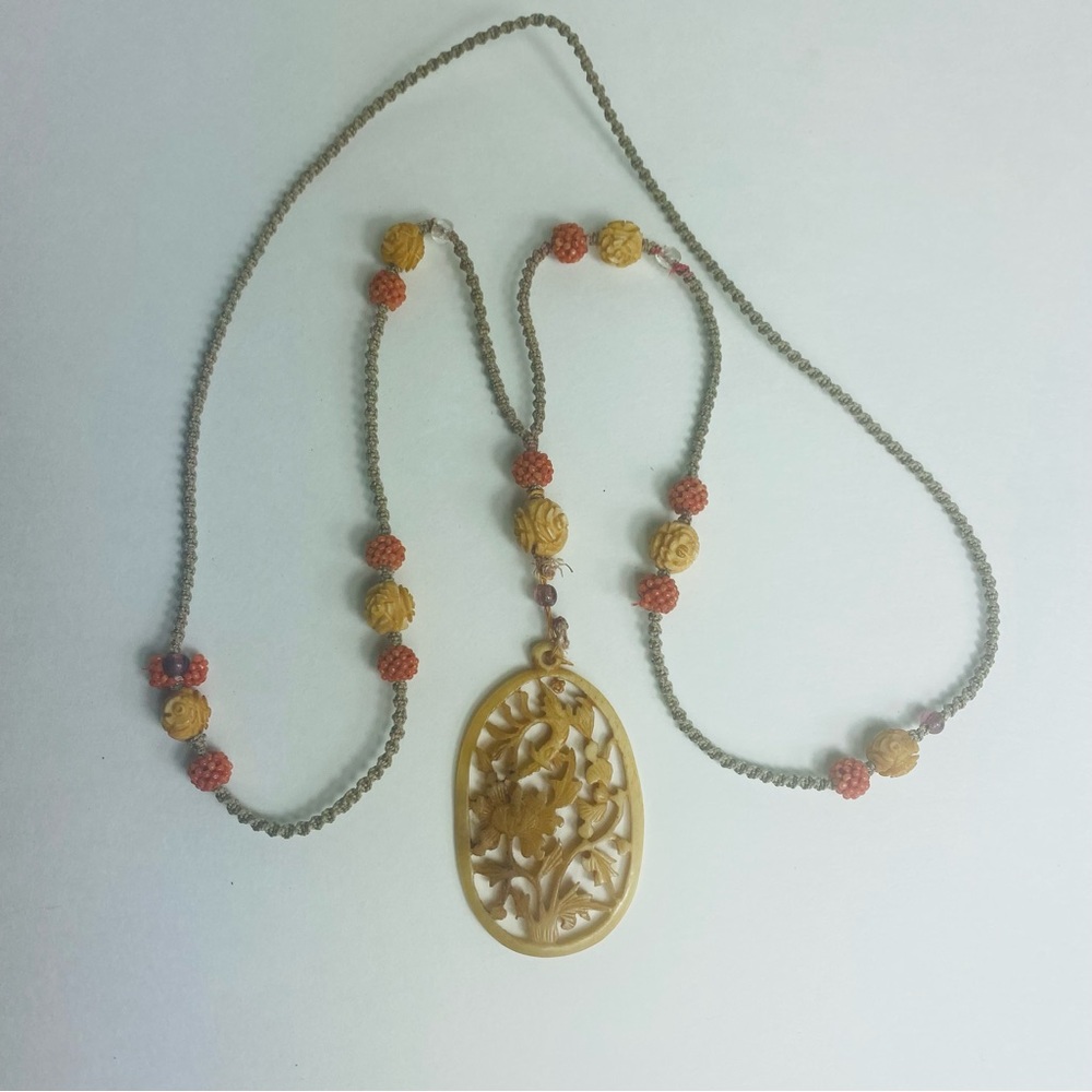 Carved Pendant Necklace Boho Vtg Floral Abstract 32”